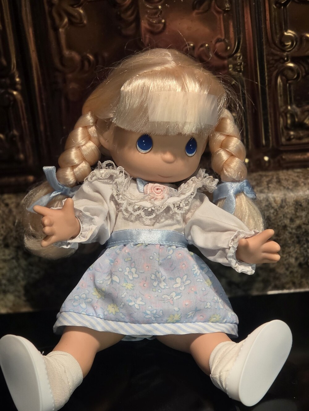 PRECIOUS MOMENTS Vicki Doll Blonde